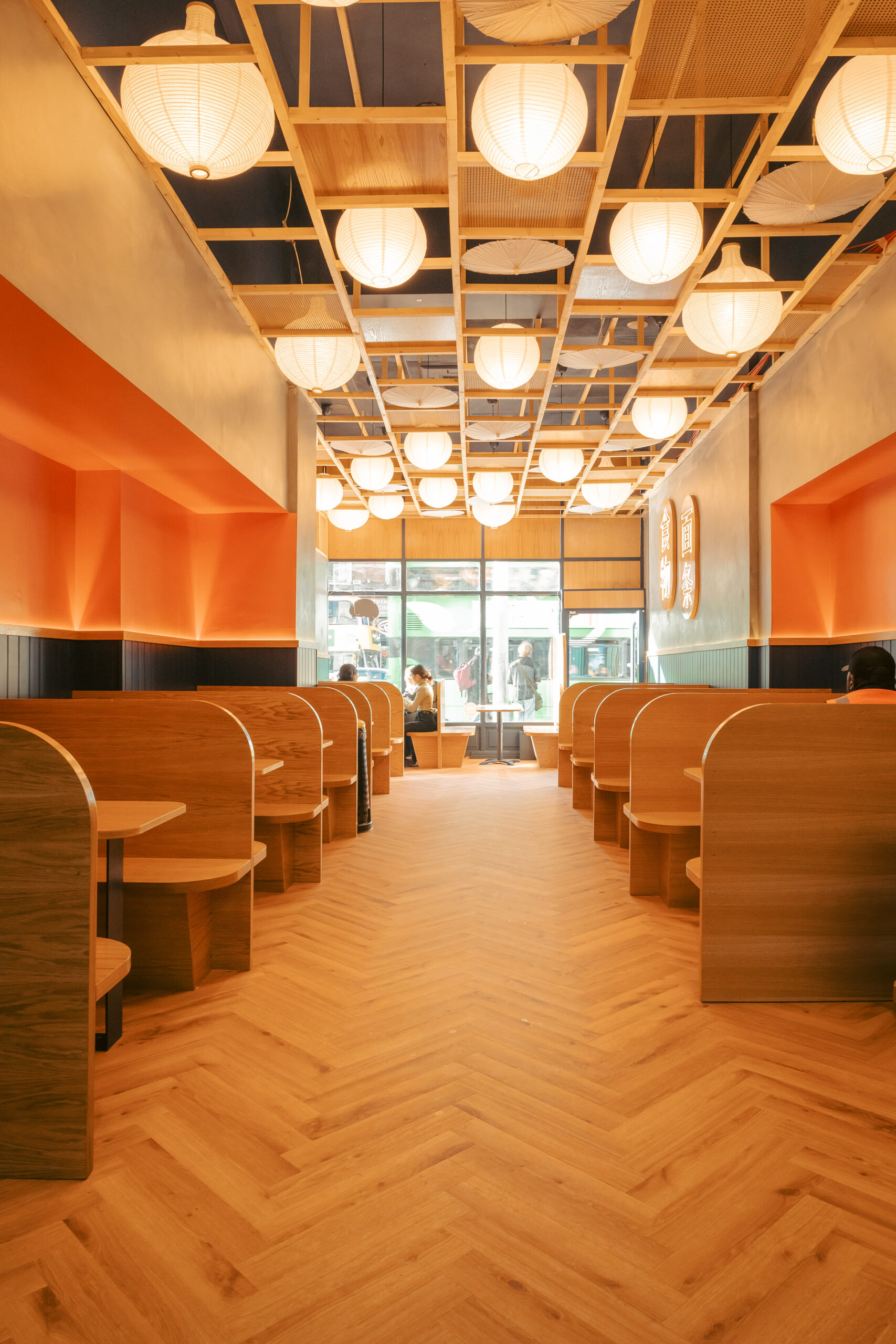 Business Renovation | Custom tables and chairs for restaurants in Dublin I Dublin Builders | Commercial Builders I Forja Works I Charlie's Dublin